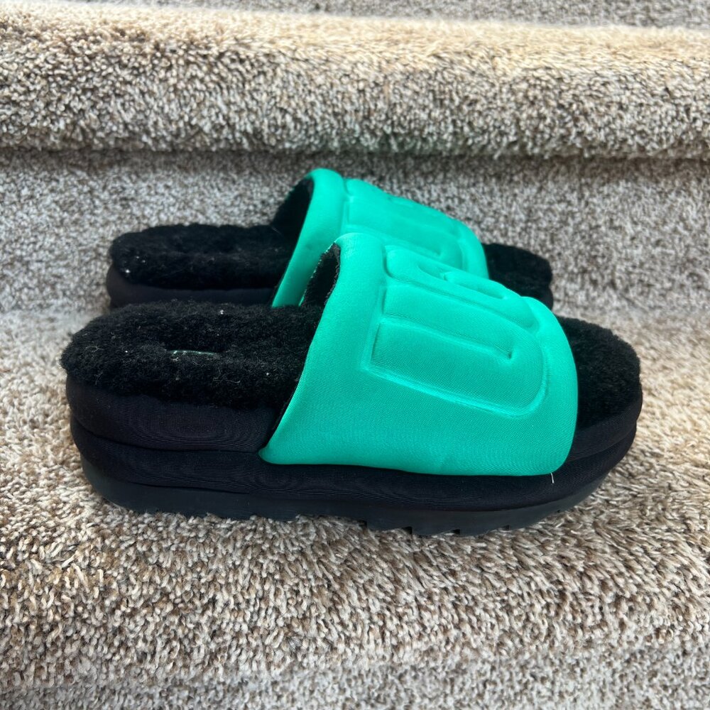 UGG Women's Treadlite Maxi Graphic Green/ Black Slip-On Slide Sandals.